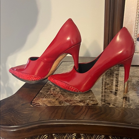 Chic Red Women's Heels - Picture 4 of 6